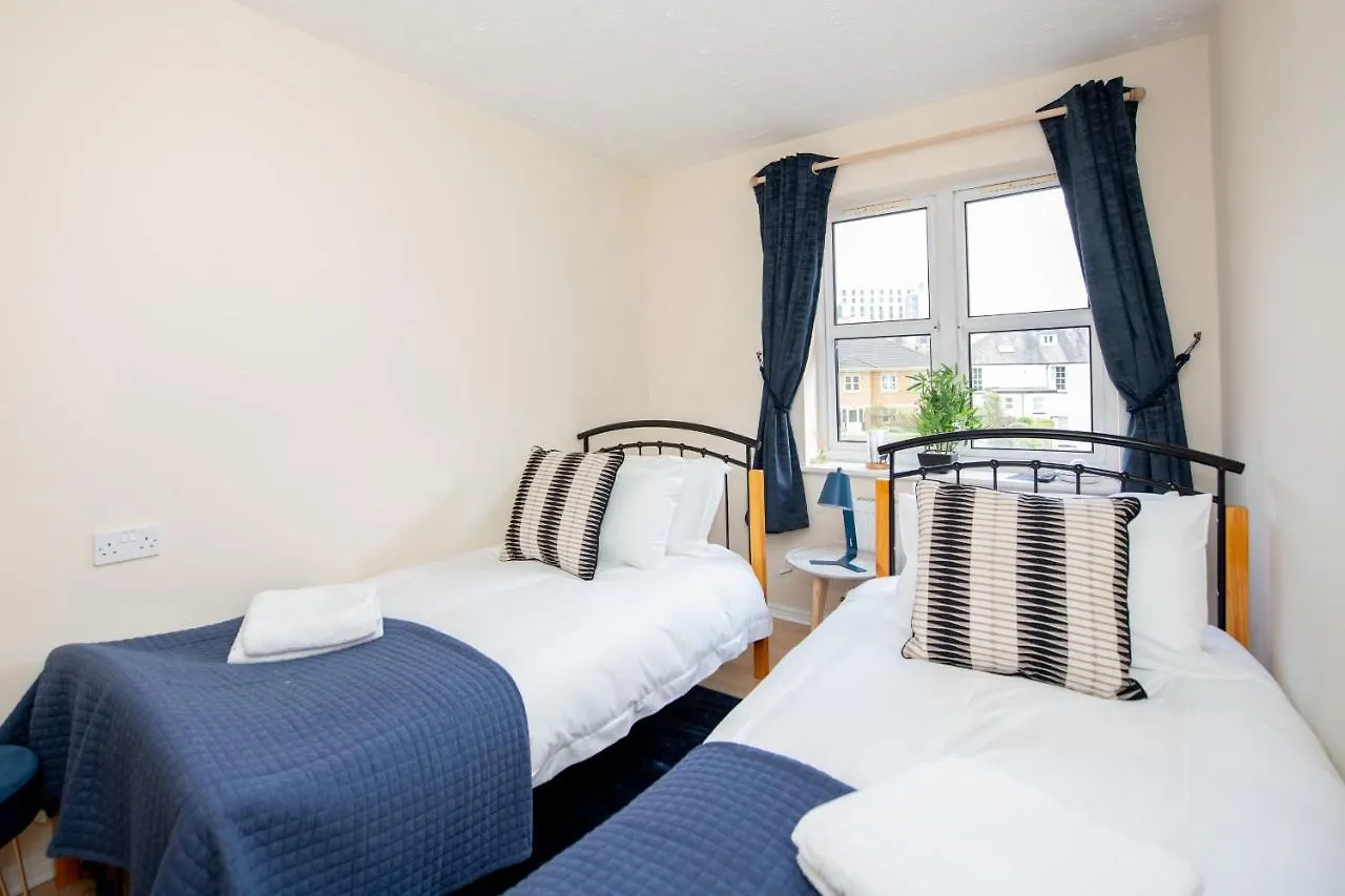 Escape The Matrix - 2 Bed Flat In City Centre With Free Parking Southampton