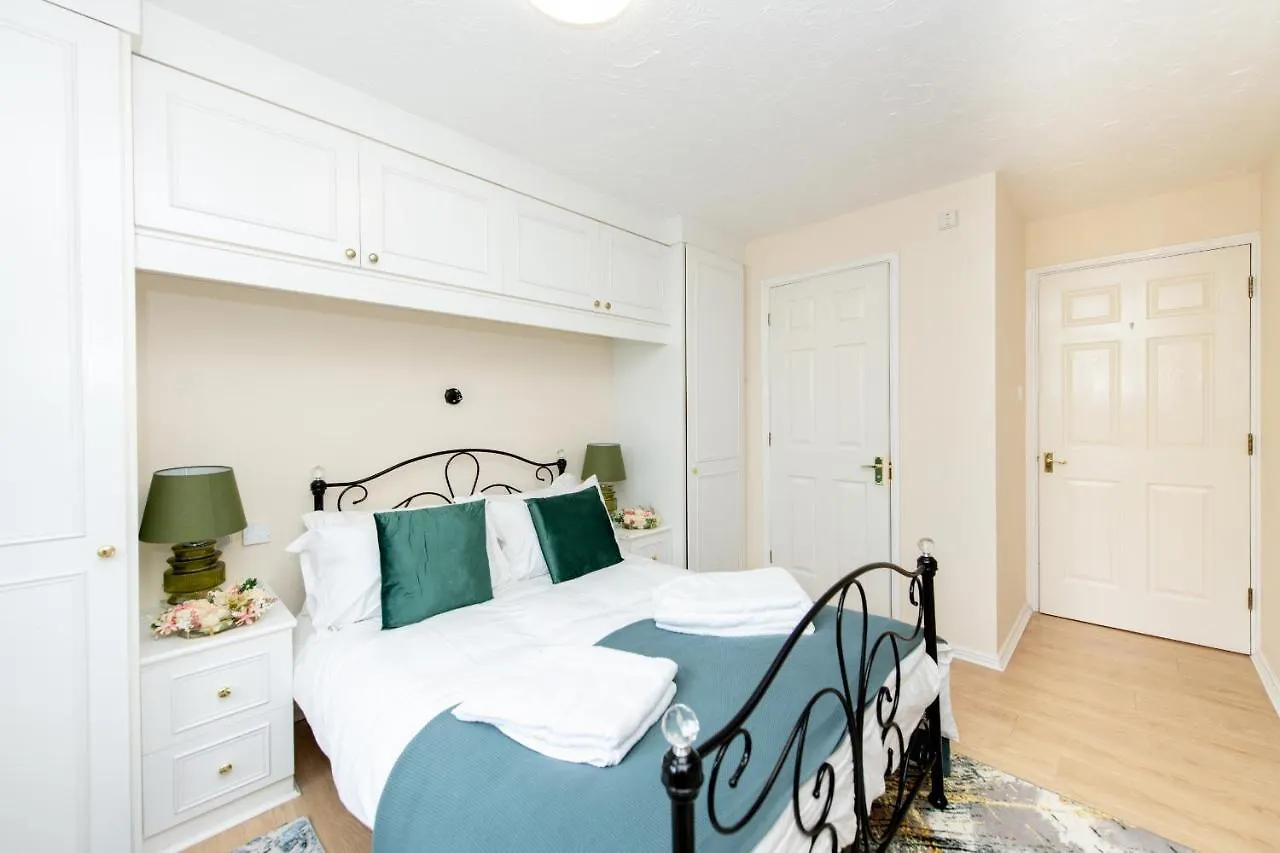 Escape The Matrix - 2 Bed Flat In City Centre With Free Parking Southampton