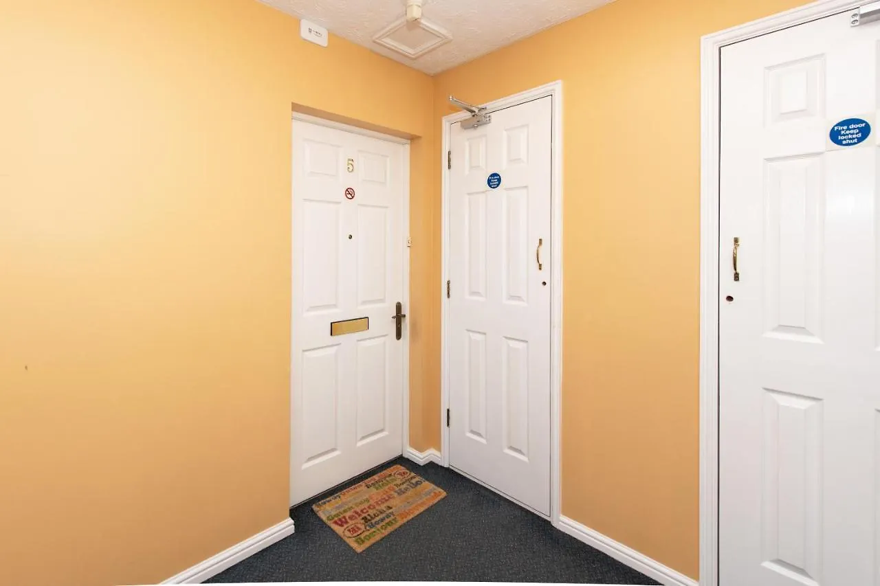 Escape The Matrix - 2 Bed Flat In City Centre With Free Parking Саутгемптон